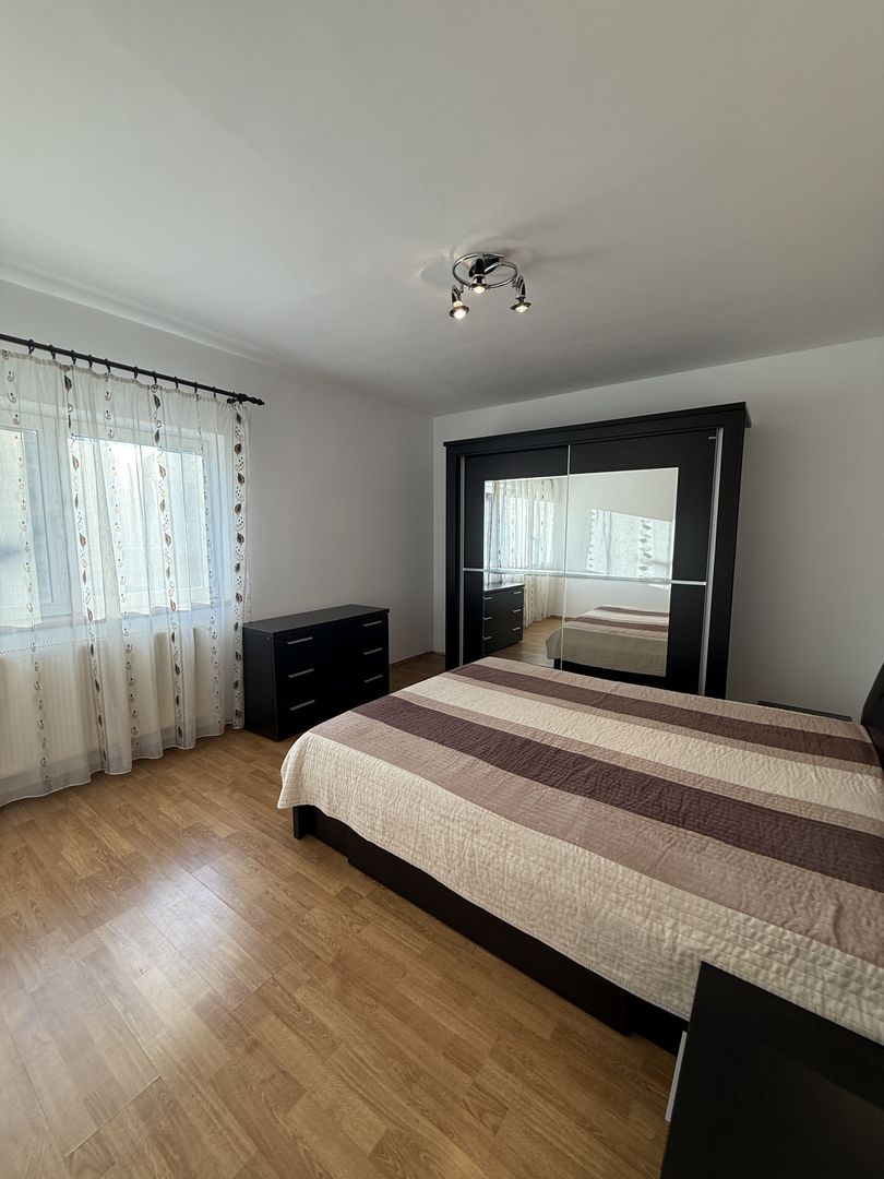 Apartament spațios cu 4 camere + garaj inclus – zona Ștrand–Tilișca - Poză 4