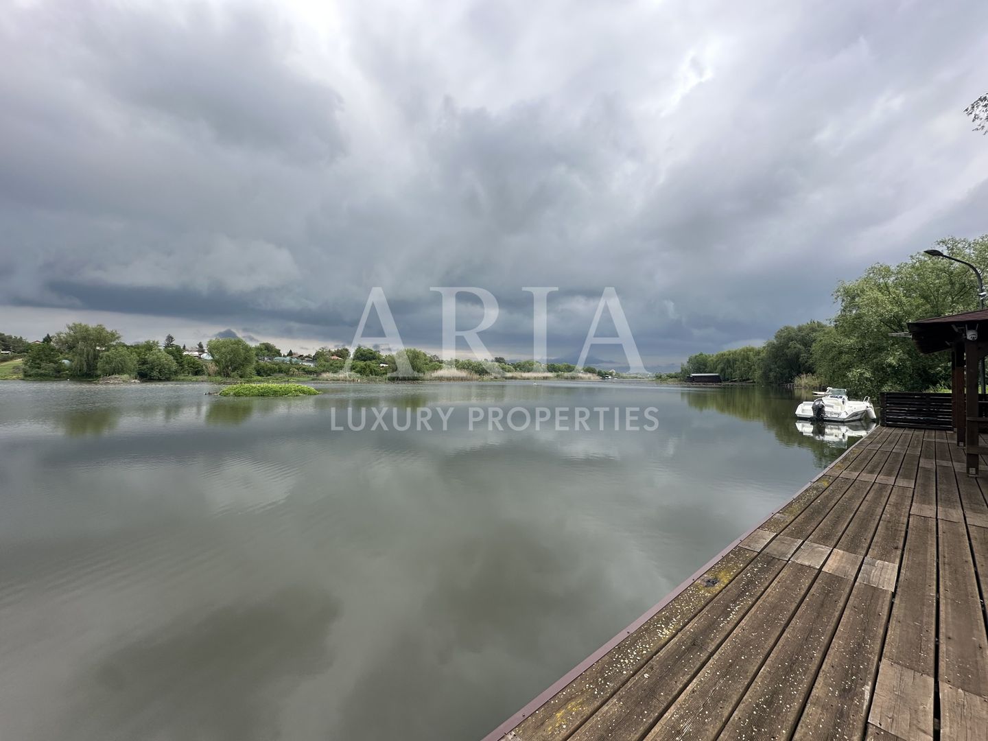 SNAGOV VILA | 36m DESCHIDERE LA LAC | PONTON 250mp | JACUZZI | SPA | BOWLING - Poză 9