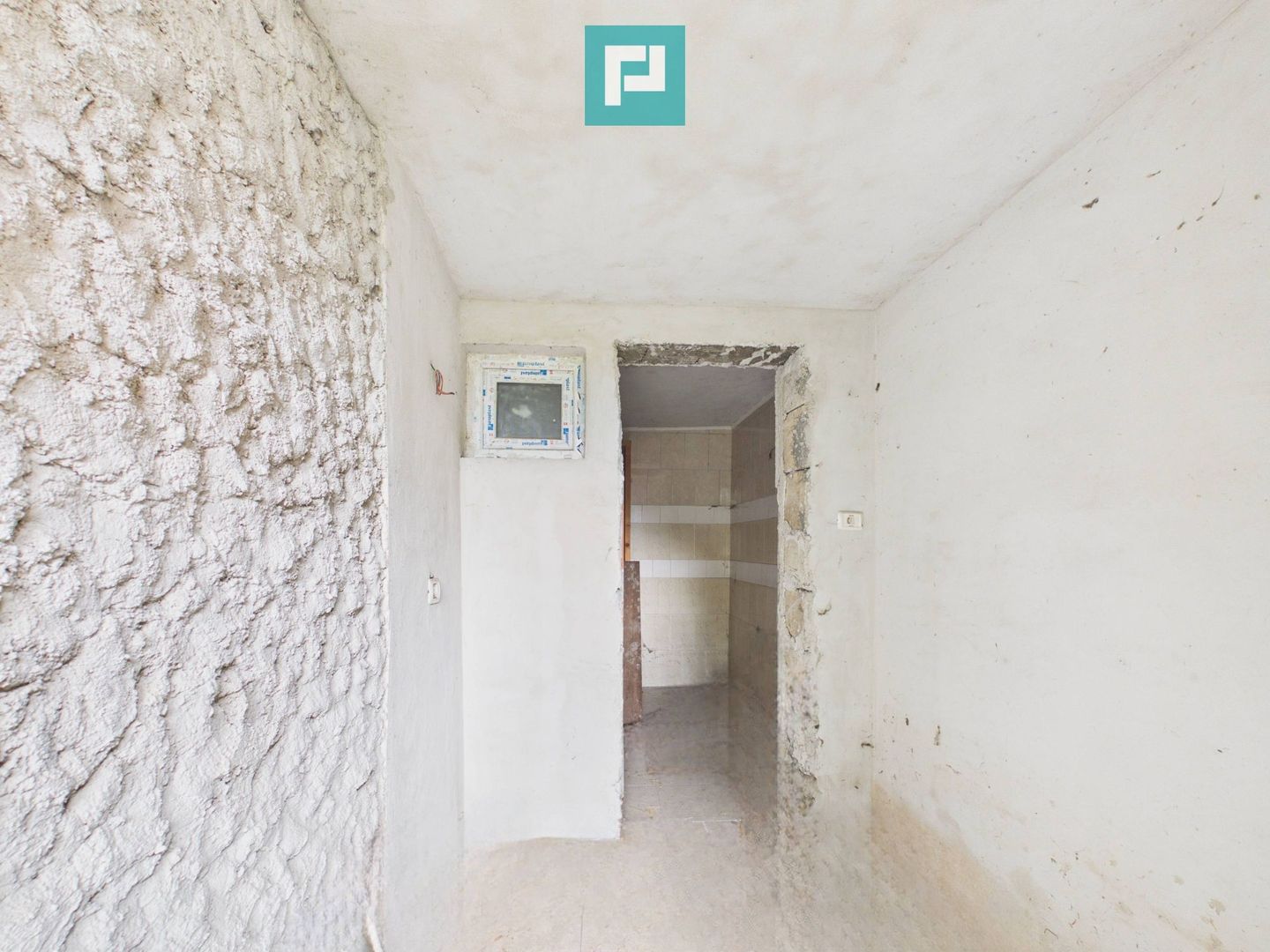 Casă cu teren de 1800 mp, în Buteni, Arad - Poză 14