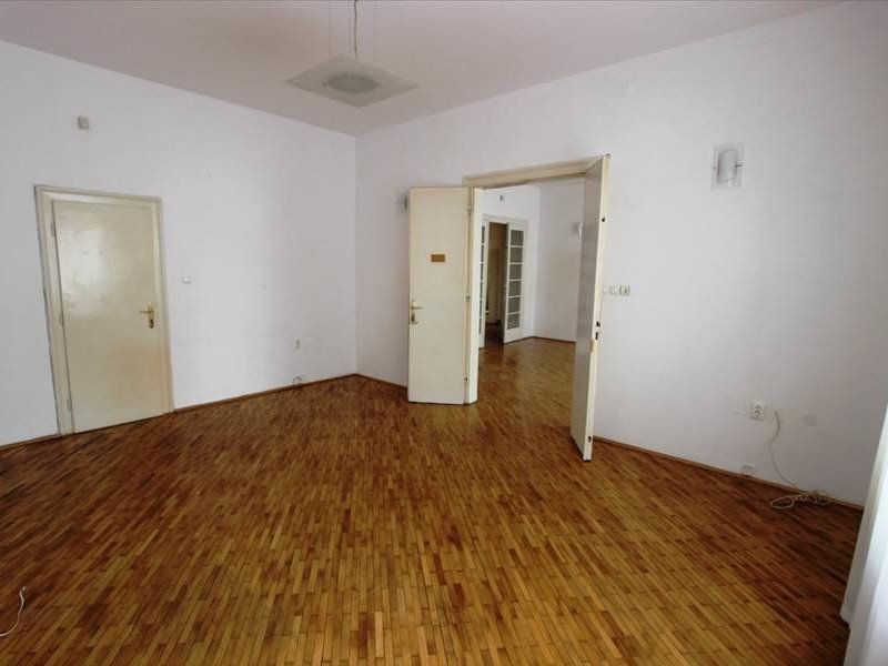 Vila spatioasa pentru birouri in zona centrala - Poză 7