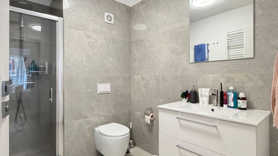 Apartament 2 camere, terasa, etaj intermediar, boxa, parcare - Poză 11