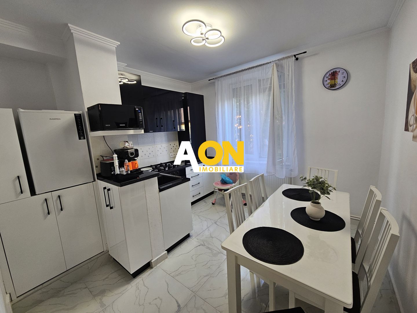 Apartament 2 camere, renovat, mobilat, utilat, 65 mp utili, Centru - Poză 1