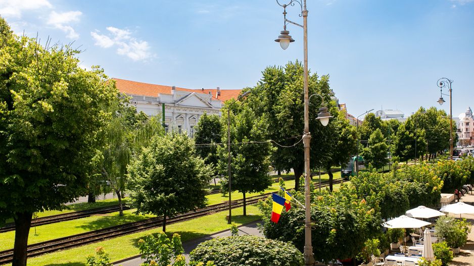 Birou la etajul 1 în zonă ultracentrală - Poză 10