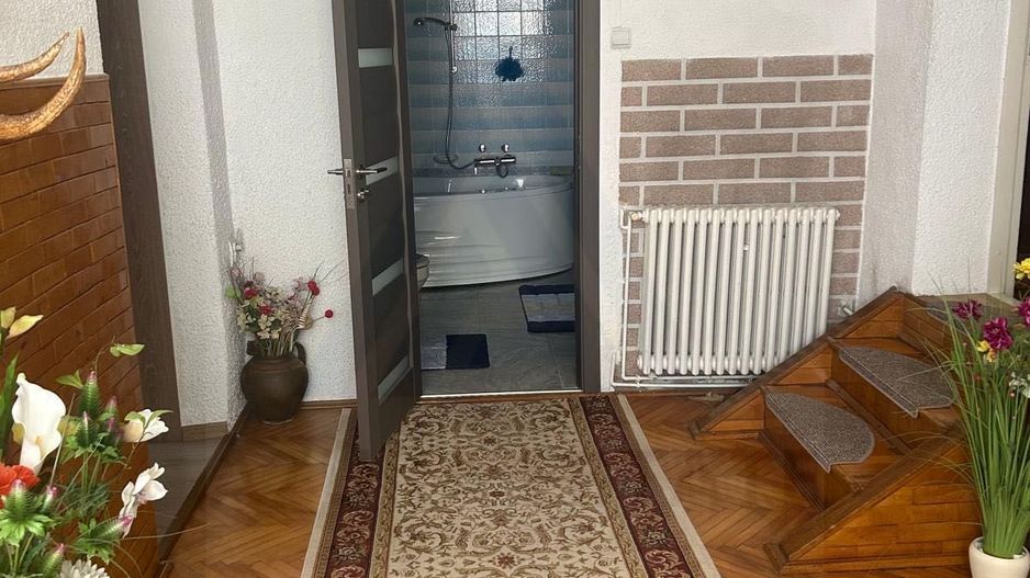 Casa spatioasa cu etaj 270 mp utili curte libera 180 mp zona Reșița - Poză 5