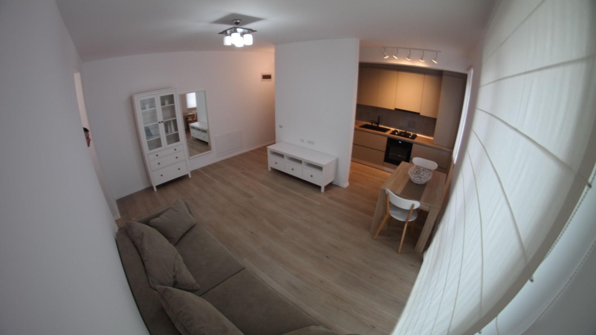 Apartament frumos cu 2 camere si loc de parcare - Poză 3