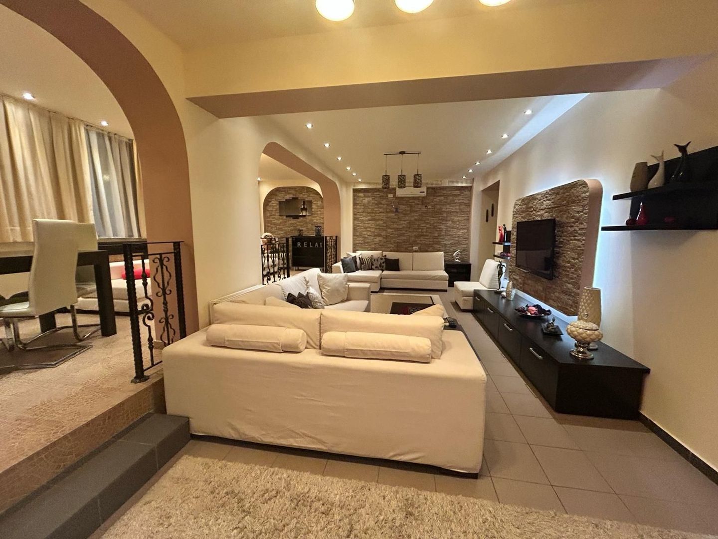 Apartament modern cu 2 camere, 94 mp utili, în bloc nou.Mobilat  si utilat - Poză 5