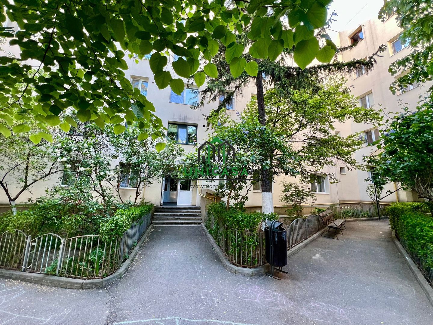 Apartament 4 camere/Etaj 1/Nord - Poză 1