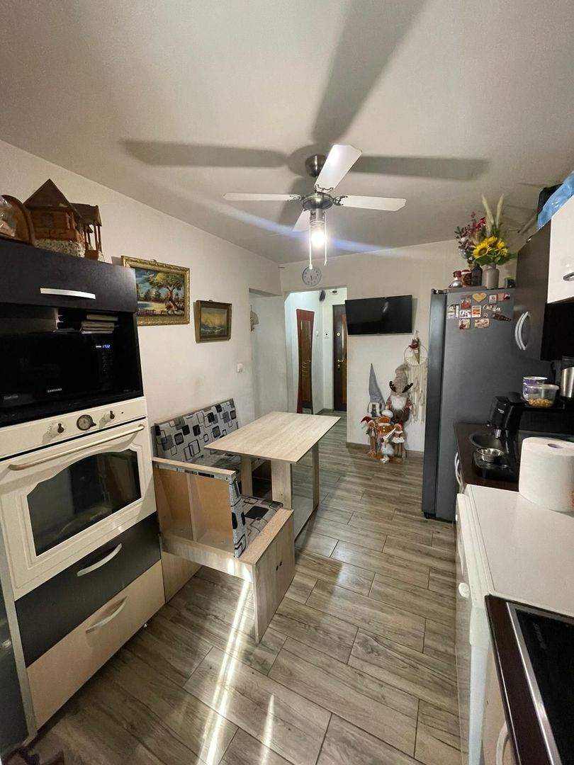 Apartament cu 3 camere de vanzare, zona Cetate - Poză 4