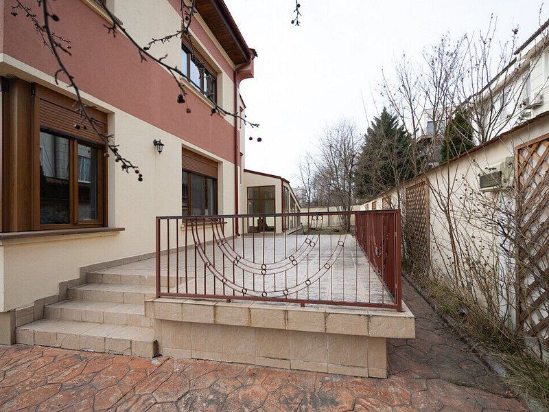 Vila cu 750 mp utili si teren de 1.480 mp in Erou Iancu Nicolae - Poză 12