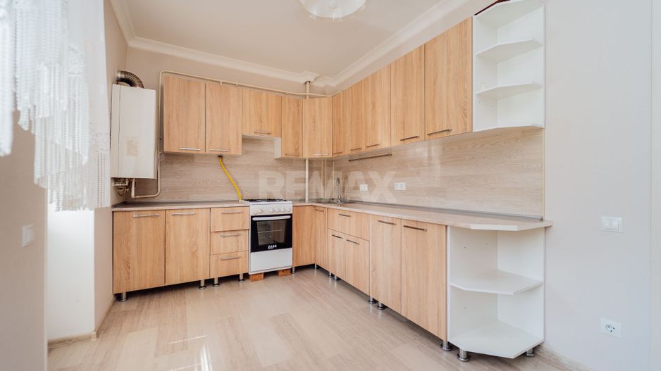 De vinzare Apartament 2 camere si balcon + living cu logie - Poză 12