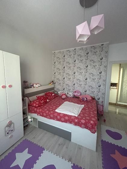 vand  apartament  2 camere utilat si mobilat - Poză 4
