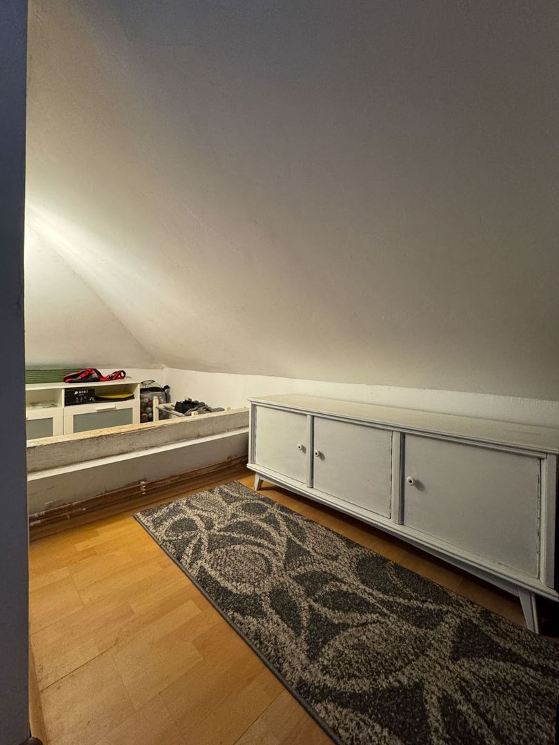 Apartament 2 camere - Domenii, etaj 2/2, centrala noua, curte, boxă, pod. - Poză 17