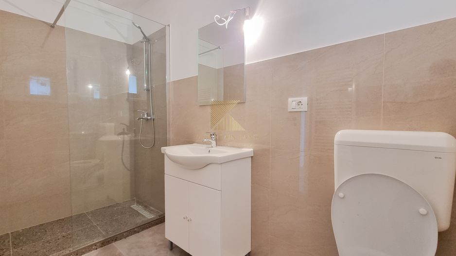 Casă însiruită cu 4 camere și curte proprie – Cartier Izvor, Str. Salc - Poză 8