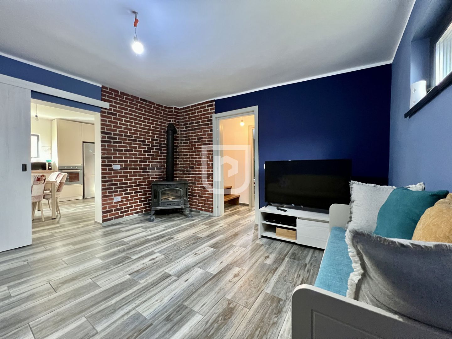 Casa din barne cu 3 dormitoare si pardoseala Gura Humorului - Poză 2