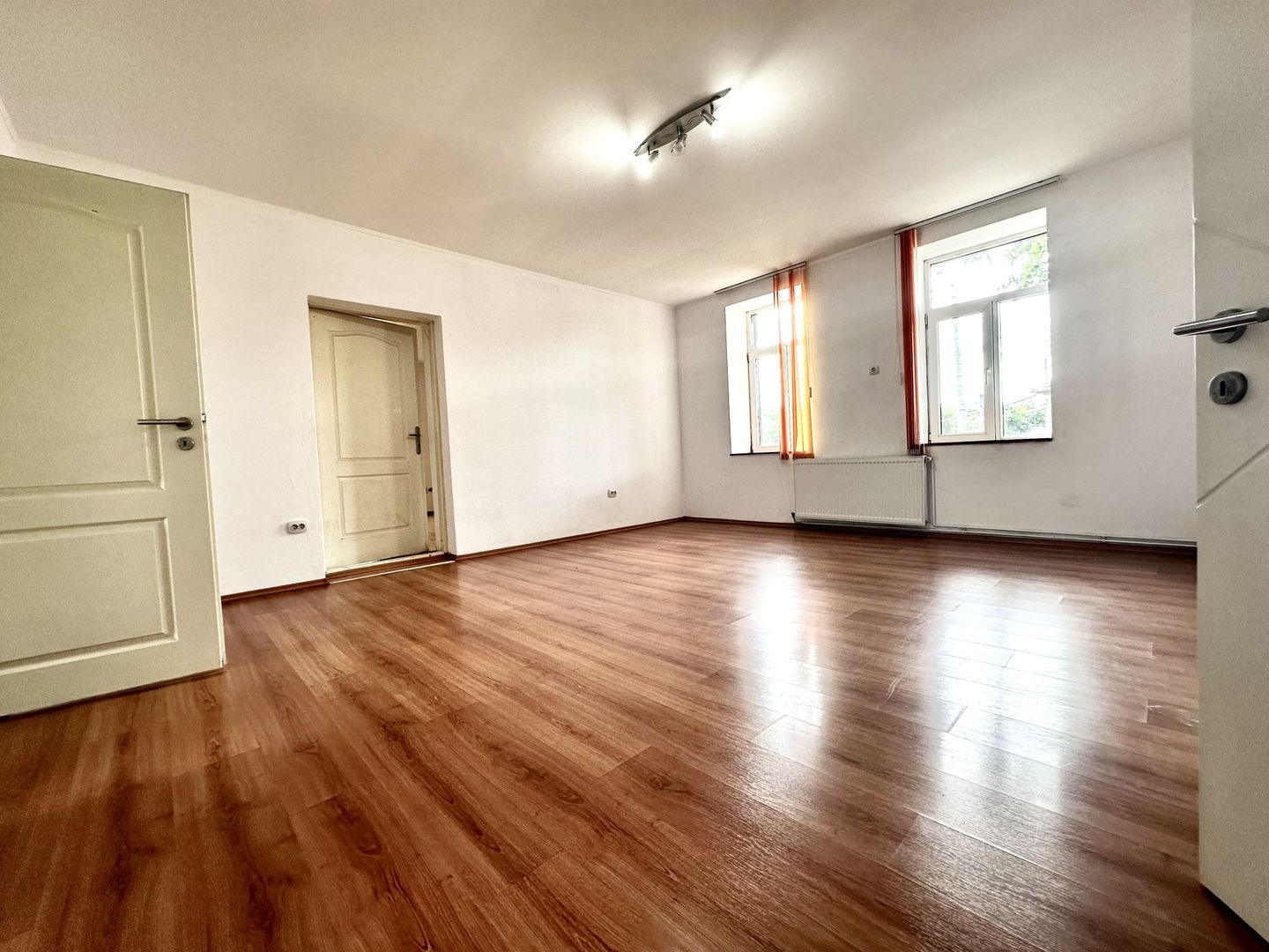 Casa individuală de închiriat - Dumbrăvița Central - Poză 12