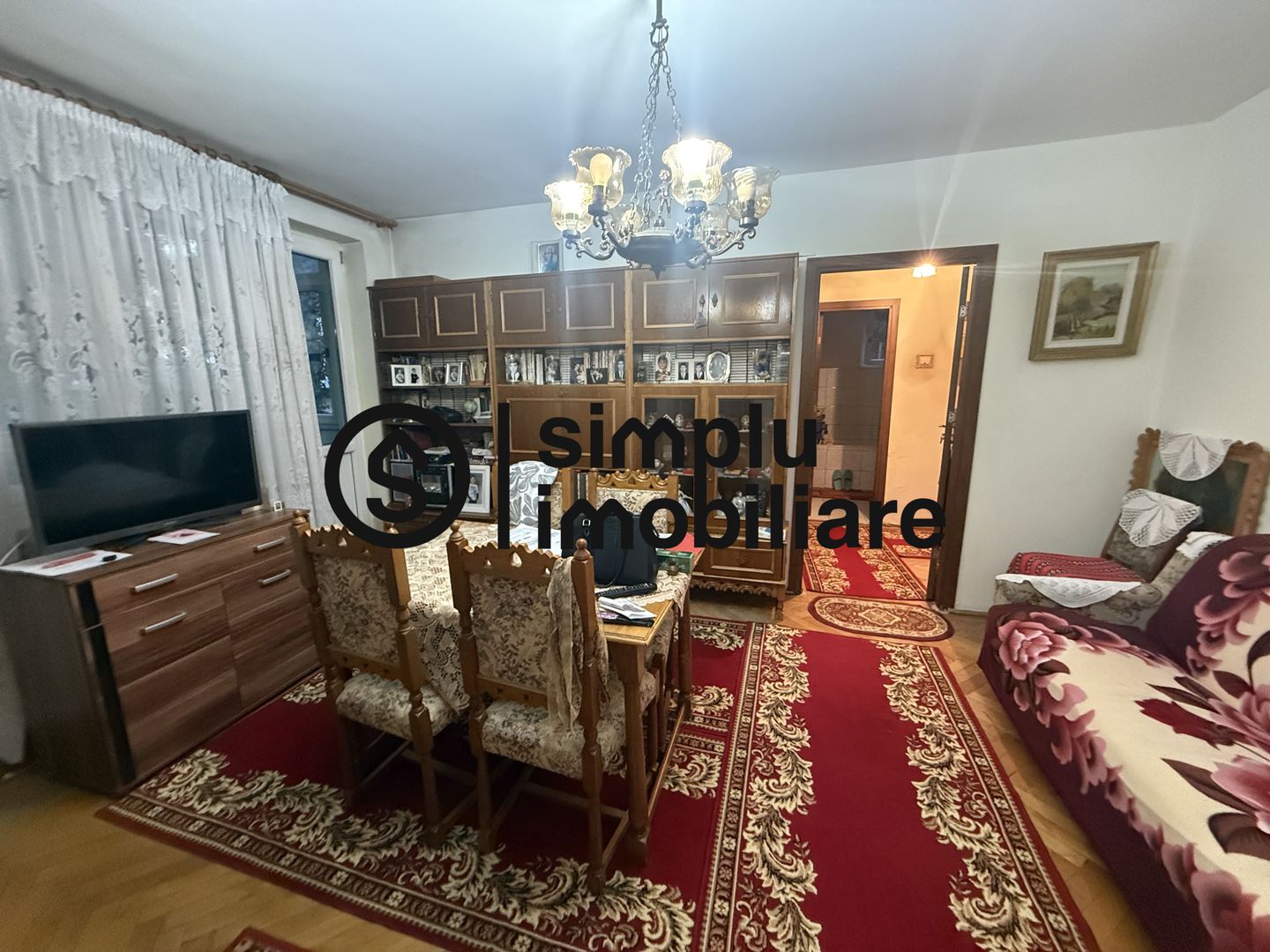 3 semidecomandate,  etaj 1, zona Supeco - 100 000 Euro - Poză 1