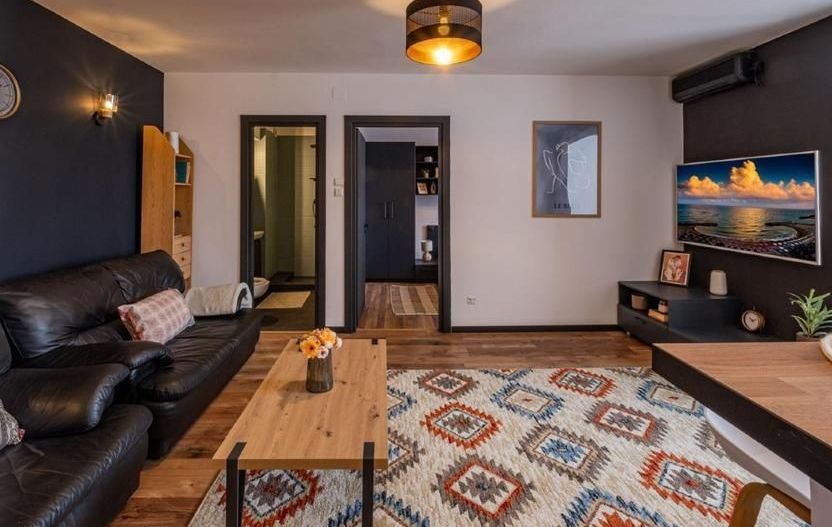 Apartament 2 Camere de vânzare Ultra-Central | Universitate -FARA RISC SEISMIC - Poză 1