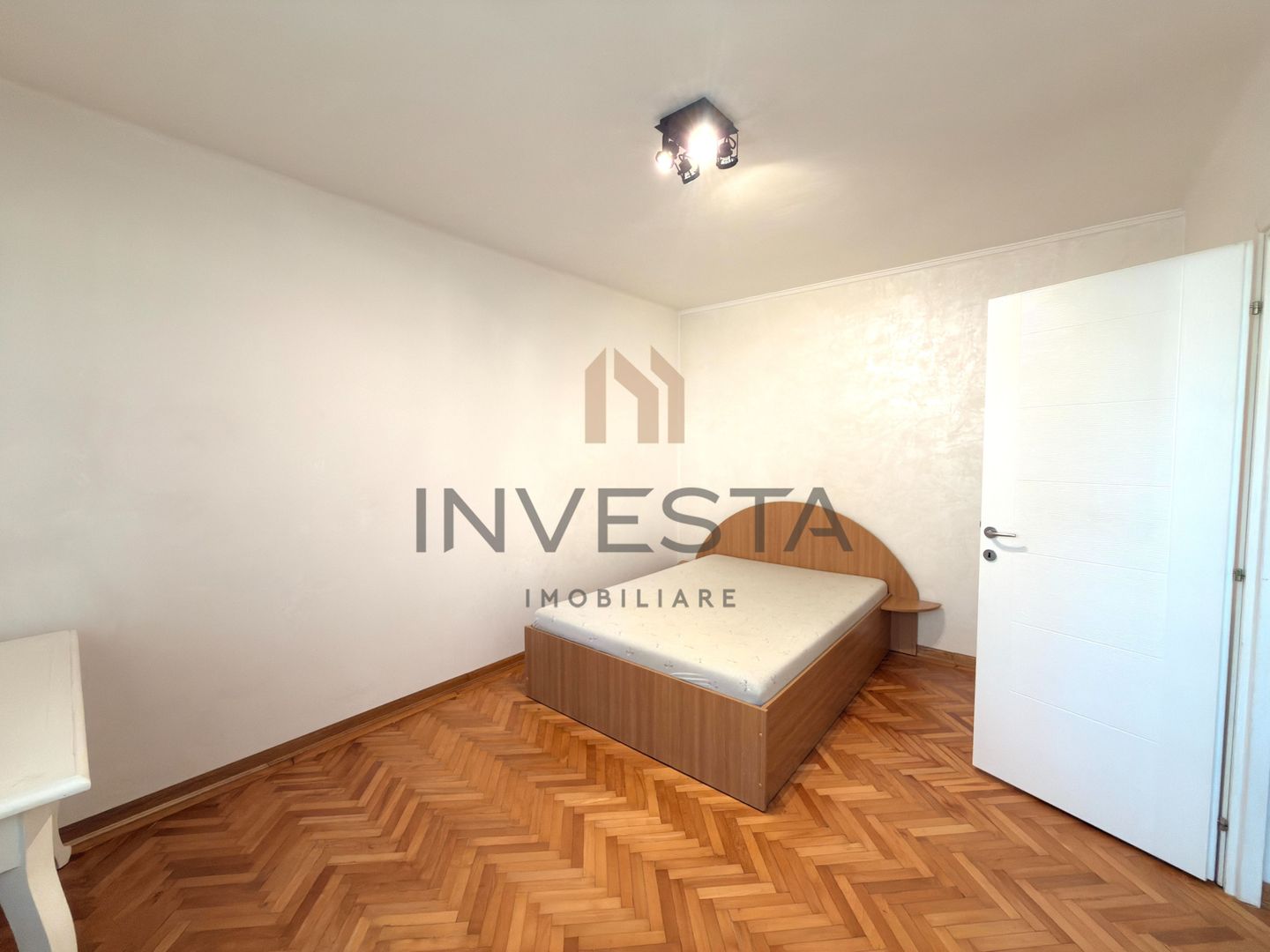 Apartament cu 2 camere, etaj intermediar, Centru, pe strada Traian! - Poză 4