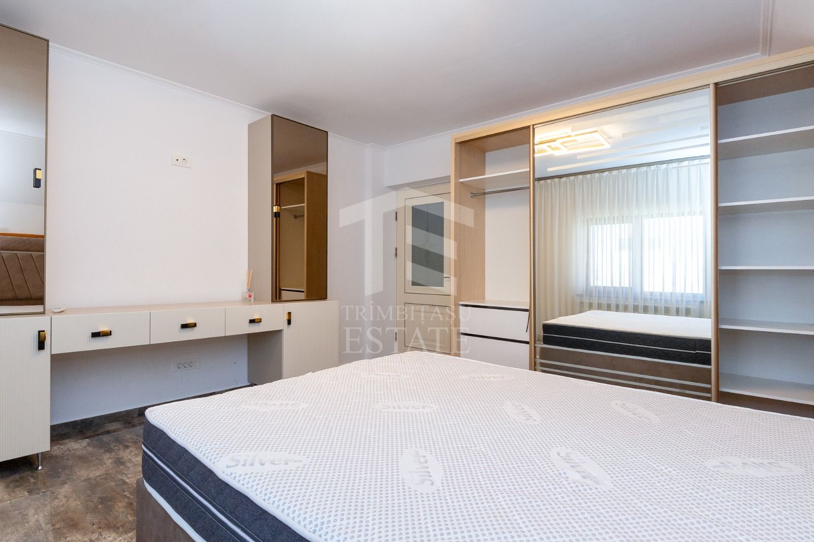 Sacele-Casa 6 dormitoare + 4 bai teren 979 mp. - Poză 18