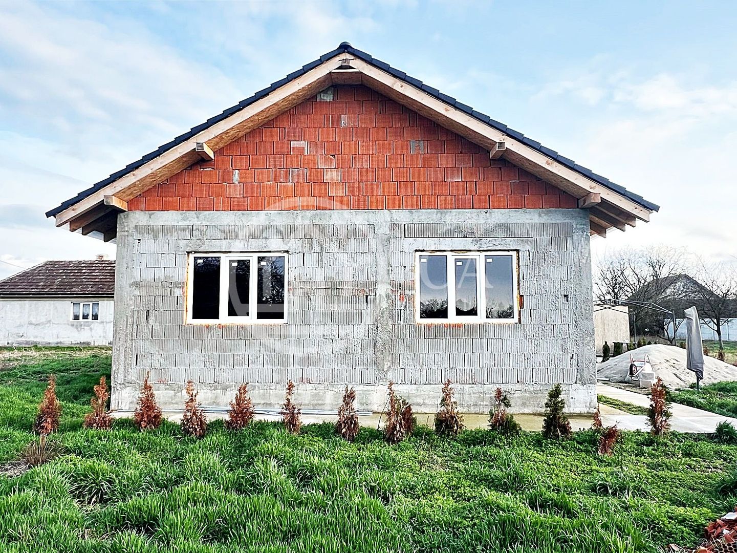 Casa de vanzare cu 3 camere in Girisu de Cris, Bihor - Poză 2
