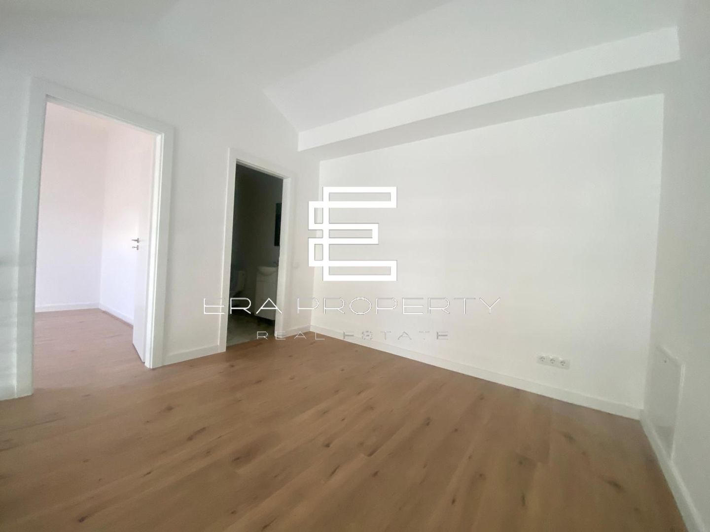 Apartament tip penthouse  partial mobilat , Intabulat,zona Cristian - Poză 6