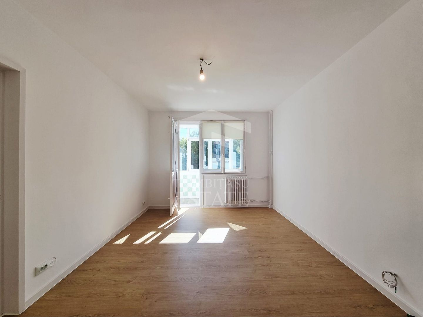 MILITARI LUJERULUI METROU 2 Camere Etaj 2din4 Bloc Reabilitat Termic - Poză 2