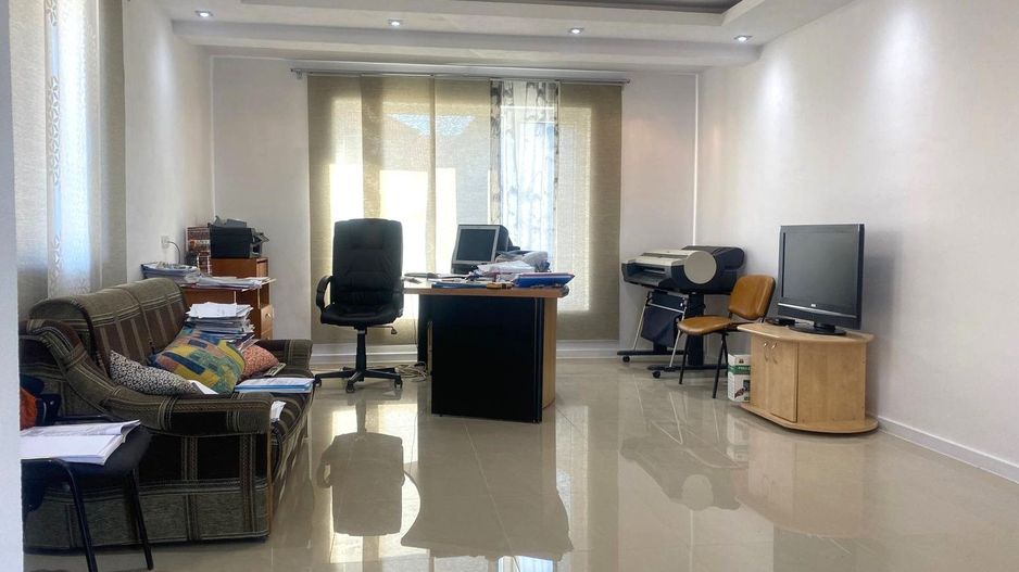 Casa la cheie! Vanzare casa cu 4 camere in Priseaca - Poză 3