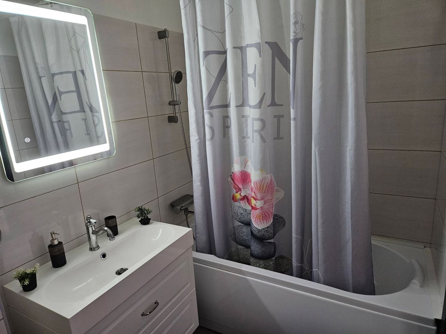 AP. 2 CAMERE APARATORII PATRIEI, CENTRALA, PARCARE, METROU 15 MINUTE - Poză 10