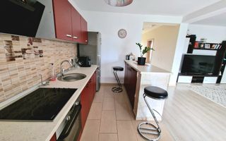 Casa individuala impartita in 2 apartamente | Ianova - Poză 2