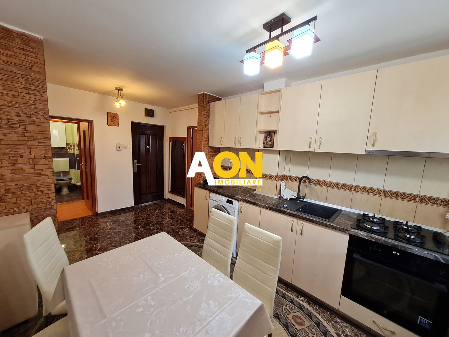 Apartament 3 Camere, Etaj 1, Decomandat, 63 mp, Zona Cetate - Poză 1