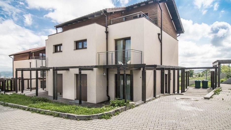 Vanzare Duplex, 214 mp, teren 300 mp, Europa - Poză 1