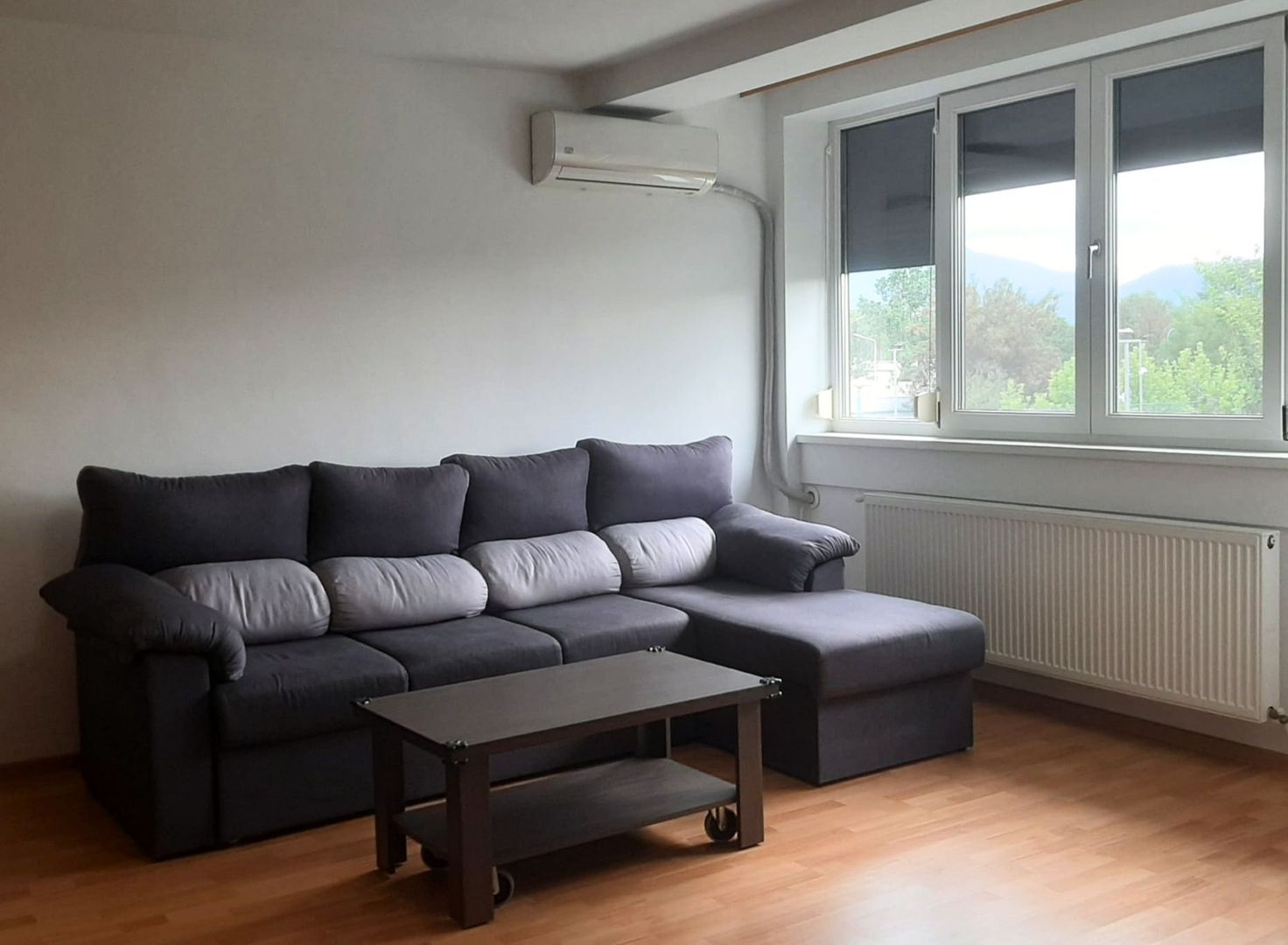 Apartament Renovat 2 Camere + Boxă 7 MP  Vedere Superbă spre Tâmpa - Poză 2