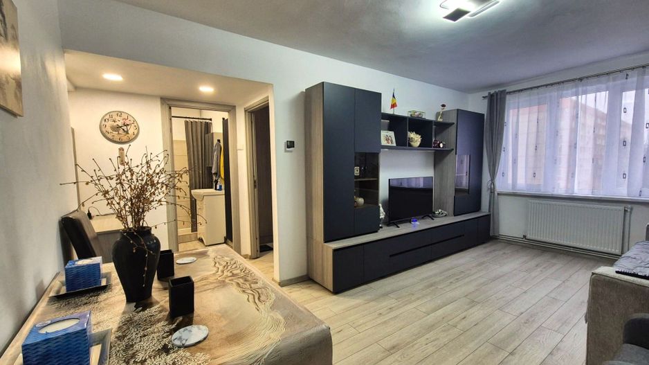 Centru Civic, apartament la cheie, mobilat și utilat,,totul nou - Poză 1