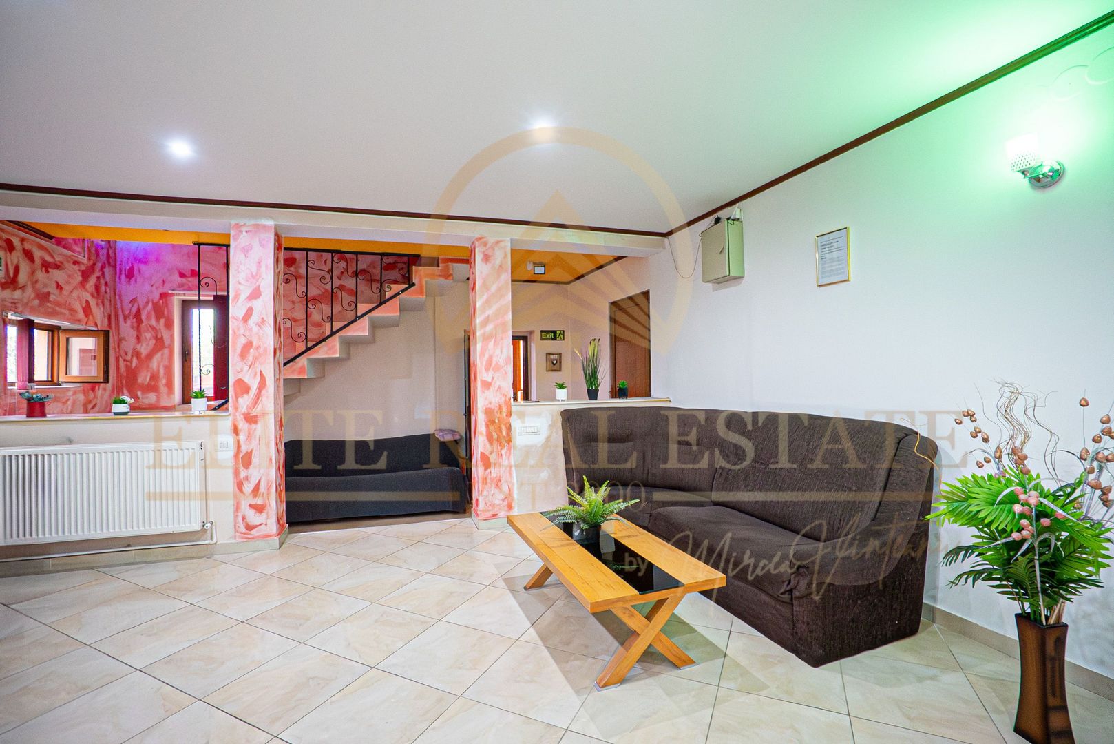 Casă spațioasă cu funcțiune de pensiune – Kamsas - Poză 2