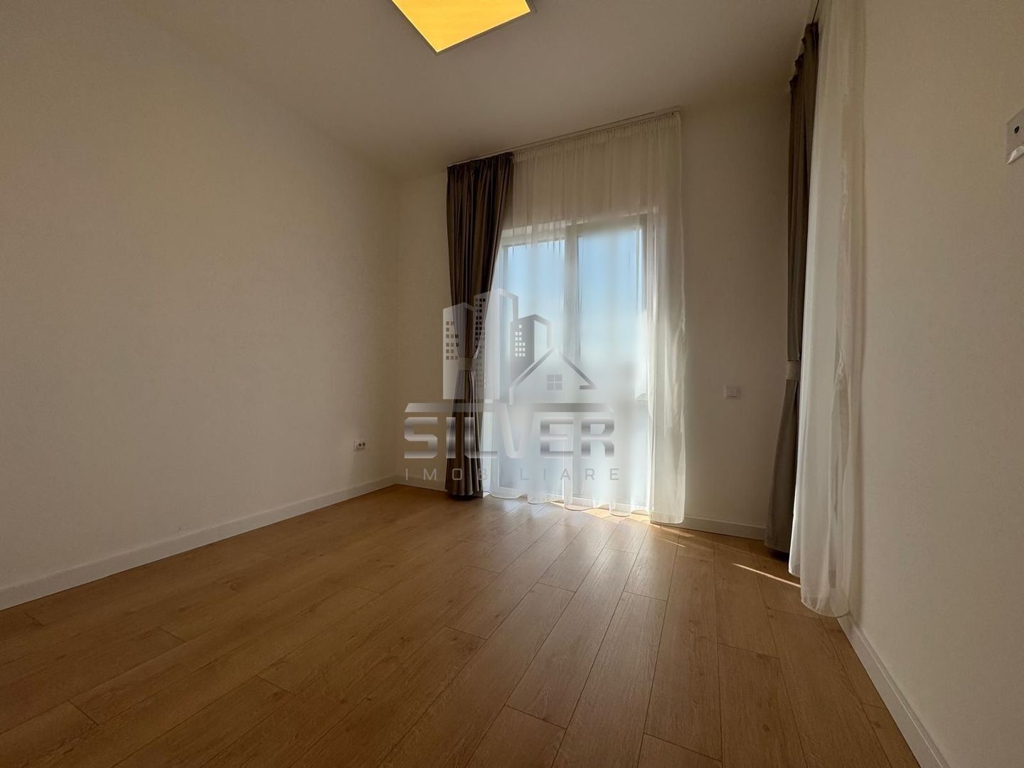 Casa tip duplex  la cheie. - Poză 15