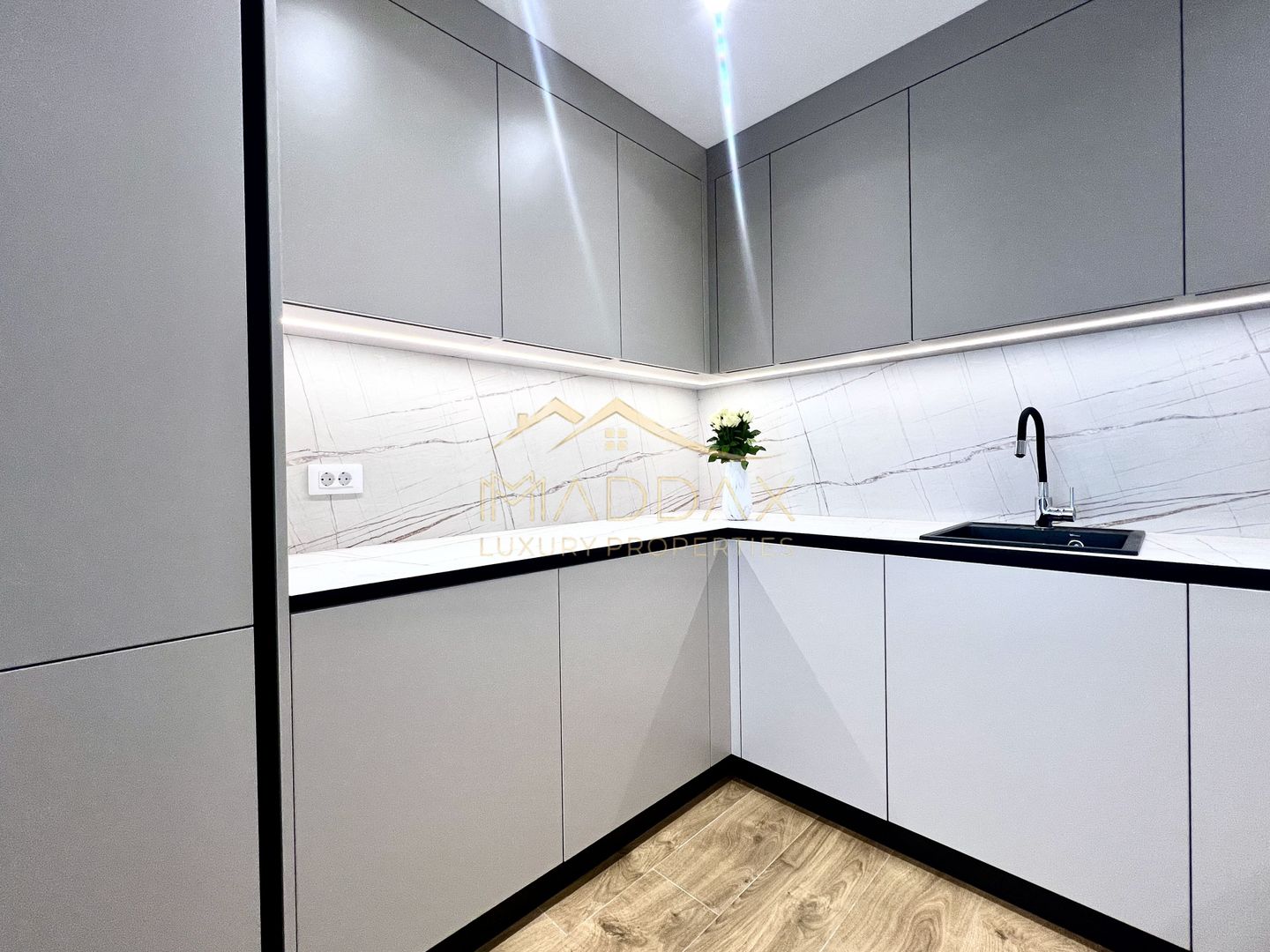 Apartament de Vanzare | 2 camere | Vedere spre lac - Poză 4