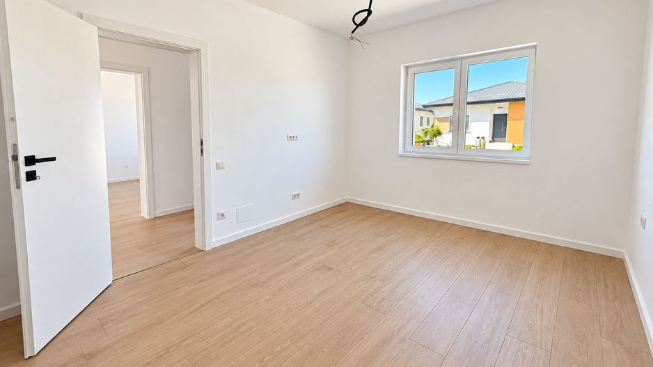 VILĂ INDIVIDUALĂ PE PARTER – 4 CAMERE, POMPĂ DE CĂLDURĂ, CURTE 160 MP - Poză 5