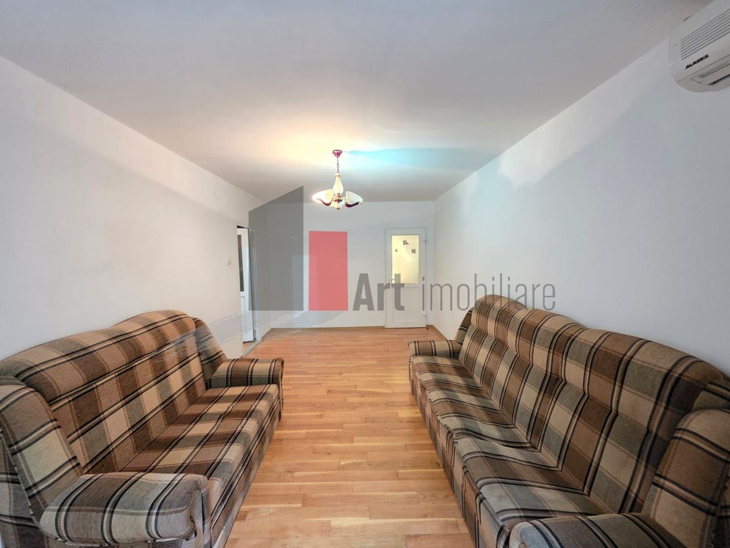 Apartament spațios cu 4 camere Crangasi - Poză 11