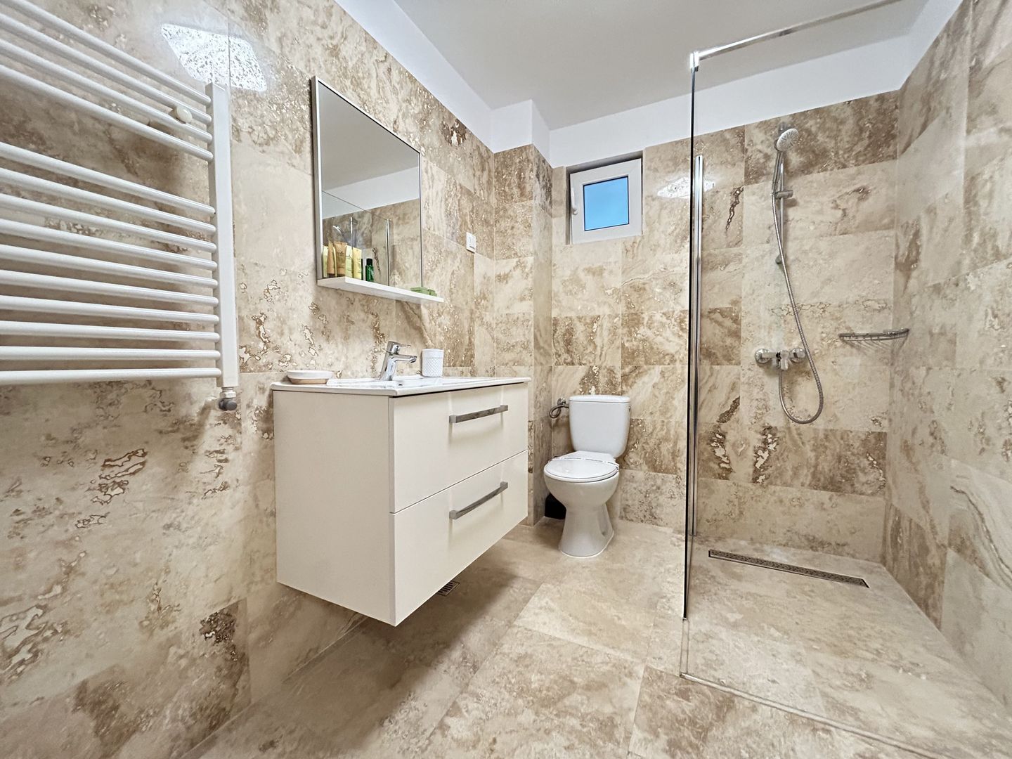 Pensiune Casa Eva Statiunea 2 Mai - 12 camere - teren 600 mp - Poză 7