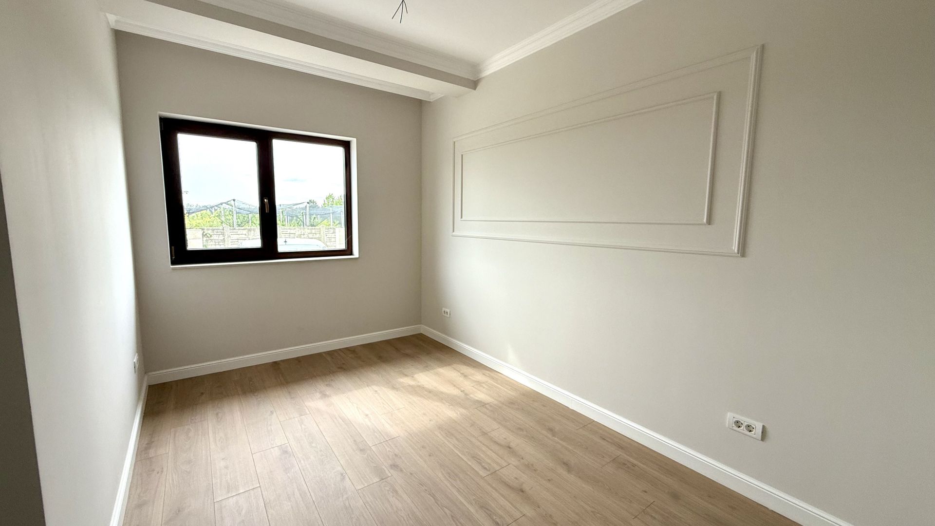 CASA TIP DUPLEX DESPARTIT PRIN GARAJ - Poză 7