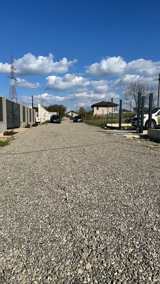 MOGOSOAIA - TEREN 792 mp, utilitati, statii STB, pretabil investitie - Poză 1