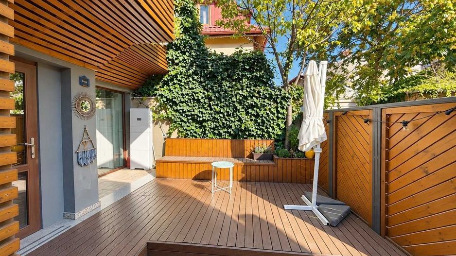 Casă ultracentrală de inchiriat, curte privată, 2 parcări, fotovoltaice, 140 mp - Poză 2