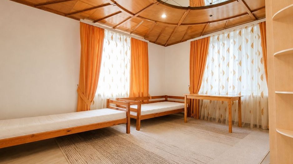 Casă 210 m² cu 5 dormitoare și teren 10 ari – Euroreparație | Drochia, str. Grigore Ureche - Poză 36