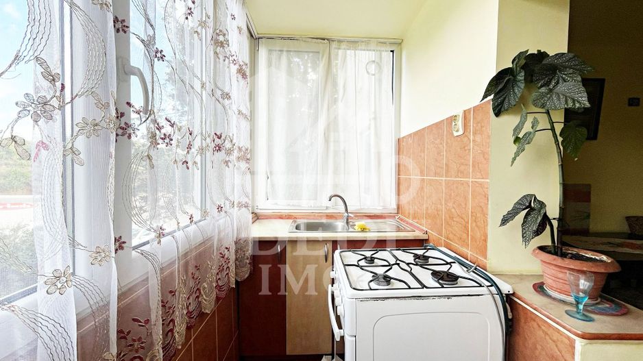 Apartament cu 3 camere de inchiriat, zona Rogerius, Oradea - Poză 8