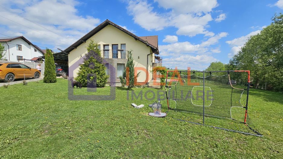 Vila Moderna cu 5 camere, garaj si 921 mp de curte, in Tocile - Poză 2