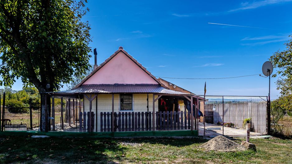 Casă cu teren generos și priveliște panoramică – Lipova - Poză 1