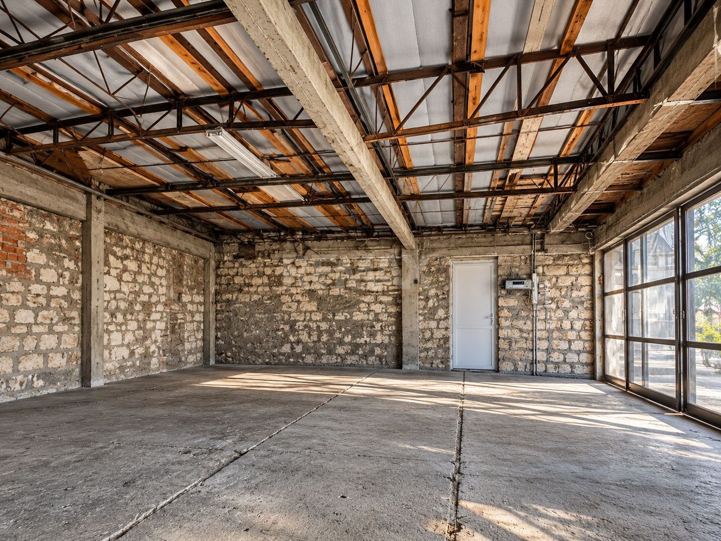 Spațiu comercial cu business activ în Orhei, ideal pentru investiție. - Poză 21