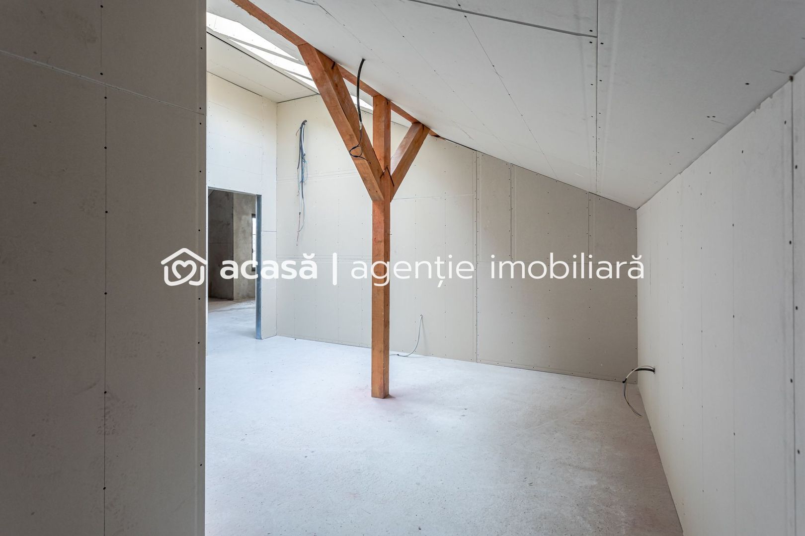 Casă / Vilă semifinisată cu destinații multiple zona centrală - Poză 6