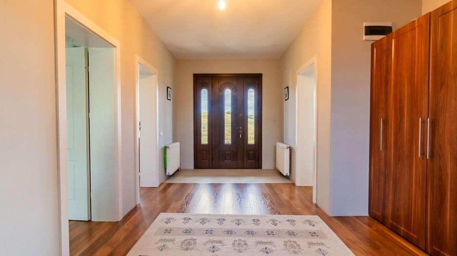Proprietate spectaculoasă în Câmpenești de vanzare - Poză 7