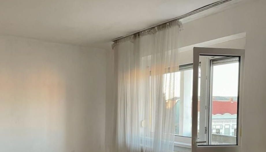 Ag EUROPA vinde ap 2 cam NEFINISAT 46mp, etaj 4 în CENTRU. - Poză 1